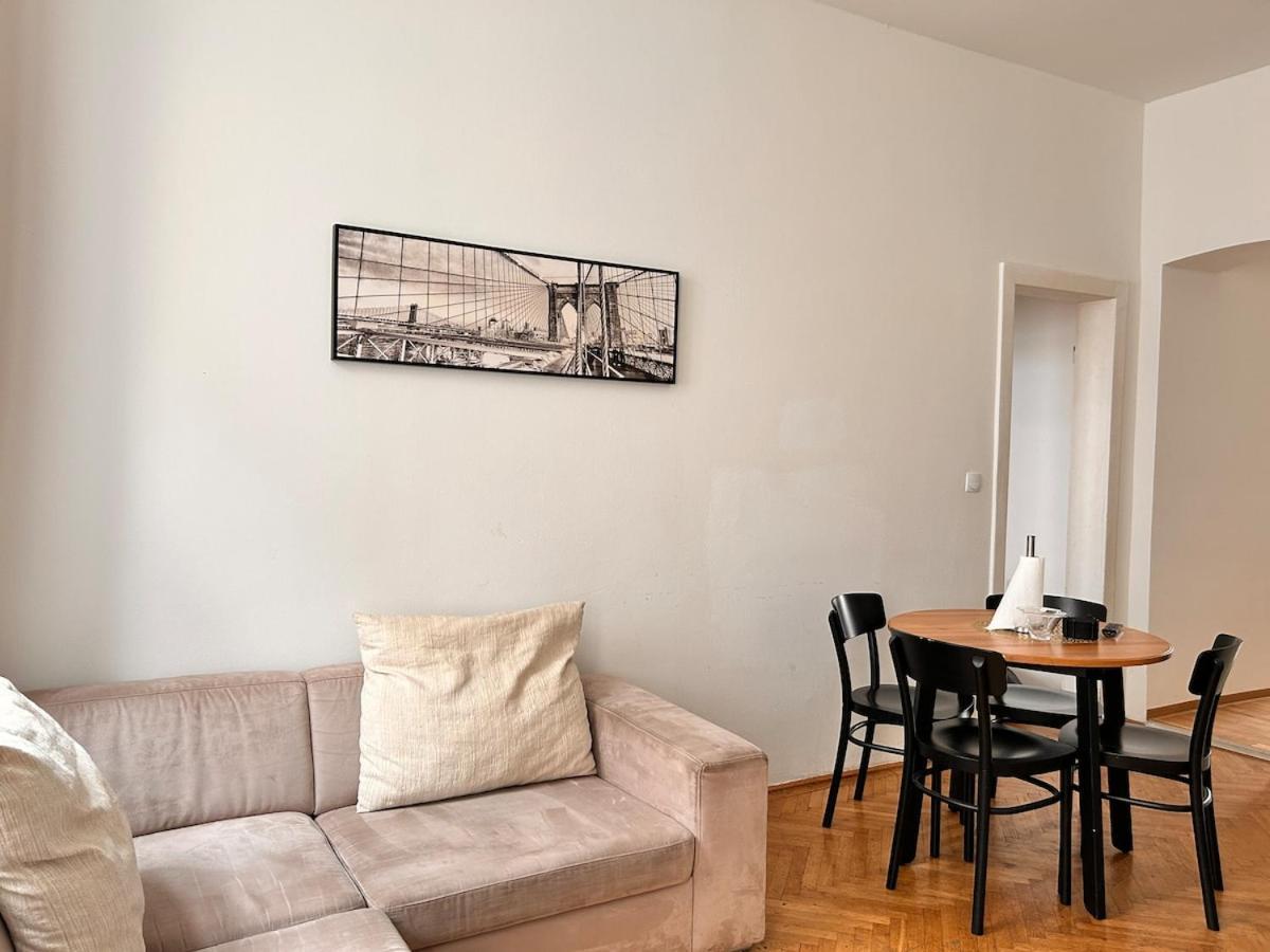 Spacious Central 4-Room Suite For 6 - Near Subway Wina Bagian luar foto