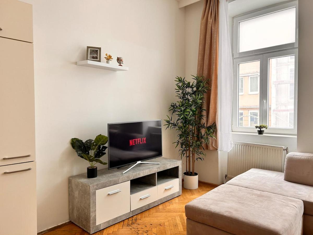 Spacious Central 4-Room Suite For 6 - Near Subway Wina Bagian luar foto