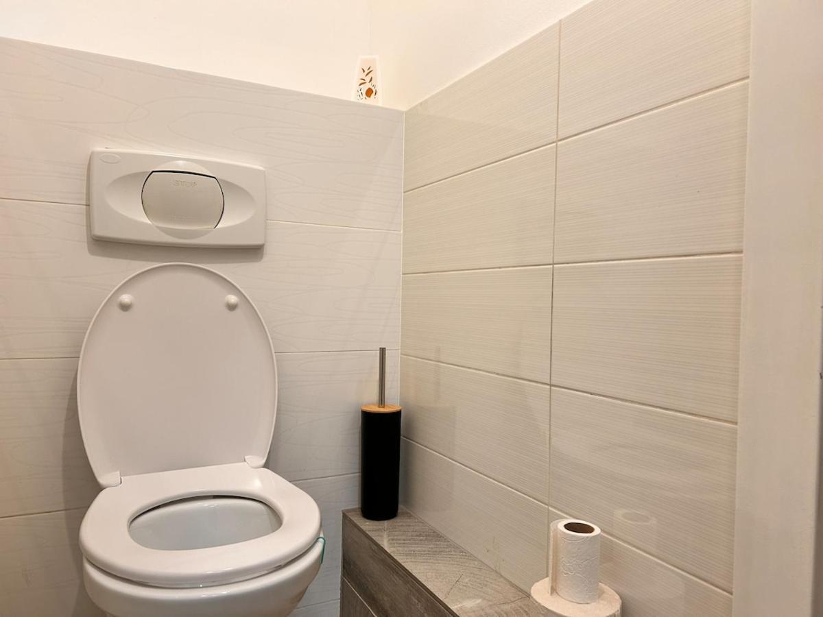 Spacious Central 4-Room Suite For 6 - Near Subway Wina Bagian luar foto