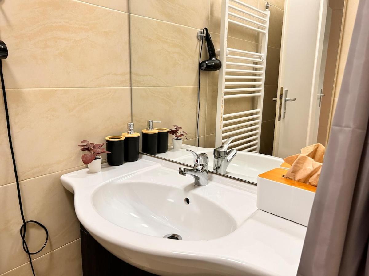 Spacious Central 4-Room Suite For 6 - Near Subway Wina Bagian luar foto