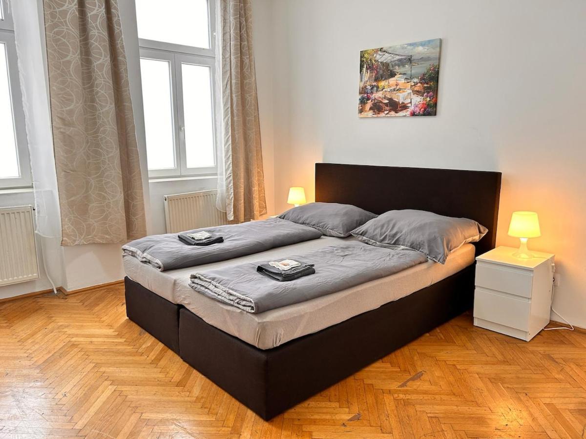 Spacious Central 4-Room Suite For 6 - Near Subway Wina Bagian luar foto