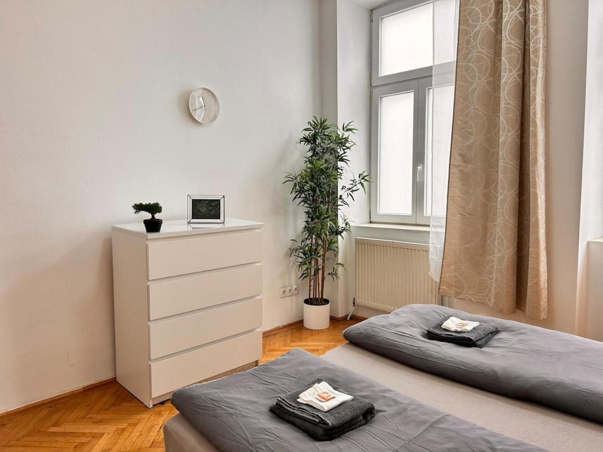 Spacious Central 4-Room Suite For 6 - Near Subway Wina Bagian luar foto