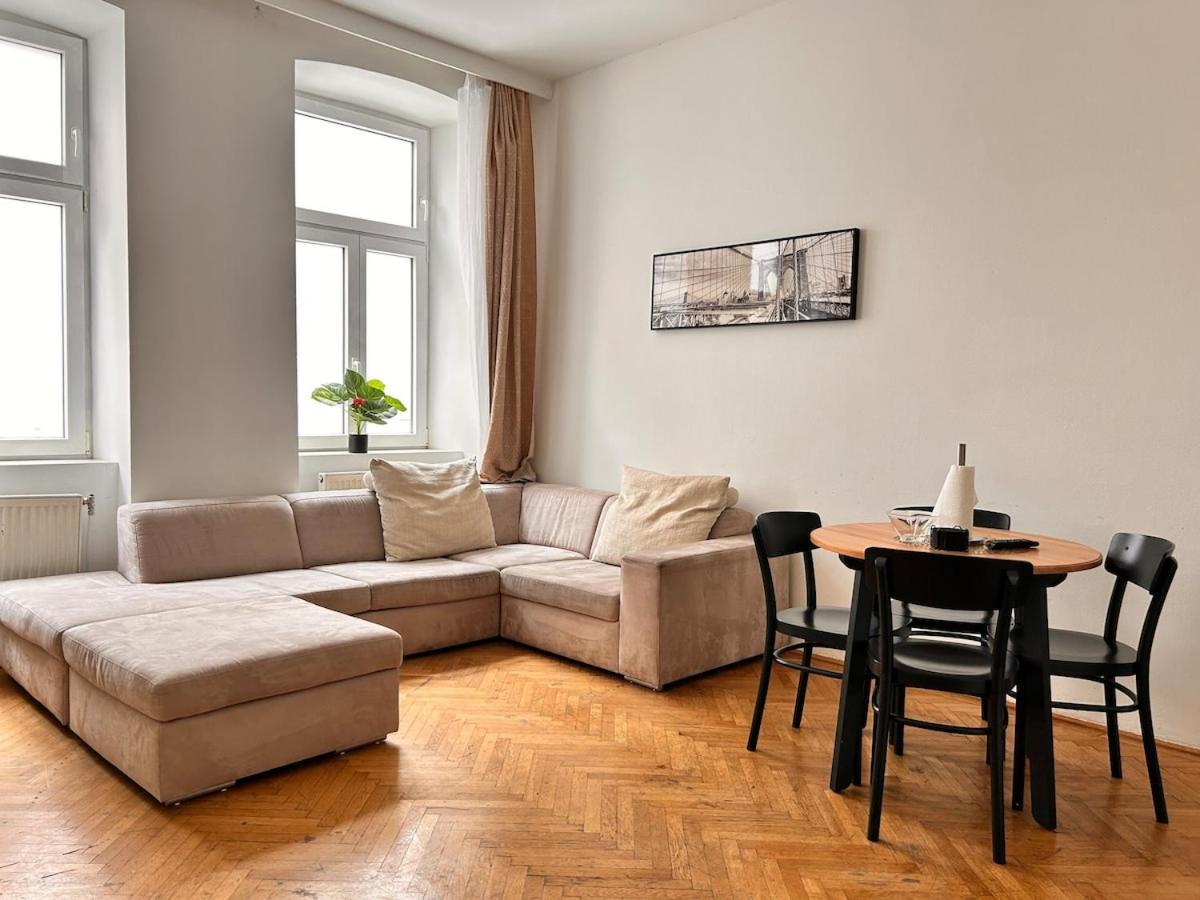 Spacious Central 4-Room Suite For 6 - Near Subway Wina Bagian luar foto